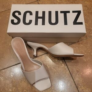 Schutz Dethalia Sandal Size 7.5B